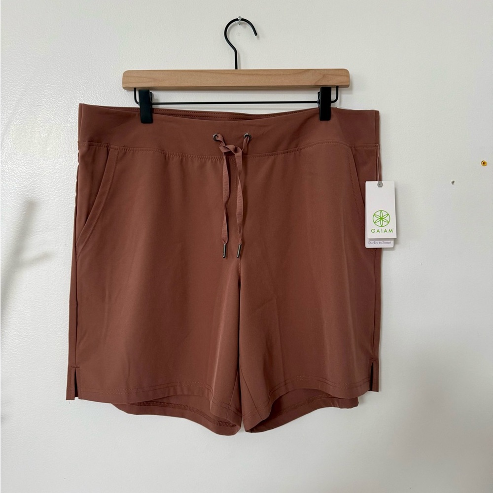 GAIAM Women's 7 inch Athletic Shorts